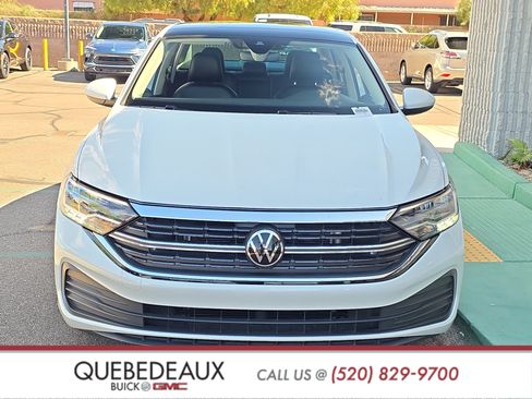 Used 2024 Volkswagen Jetta SE w/ Panoramic Sunroof Package FWD image 2