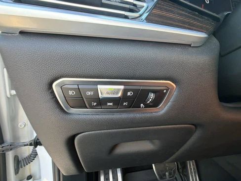 Used 2021 BMW X7 xDrive40i w/ M Sport Package AWD/4WD image 16