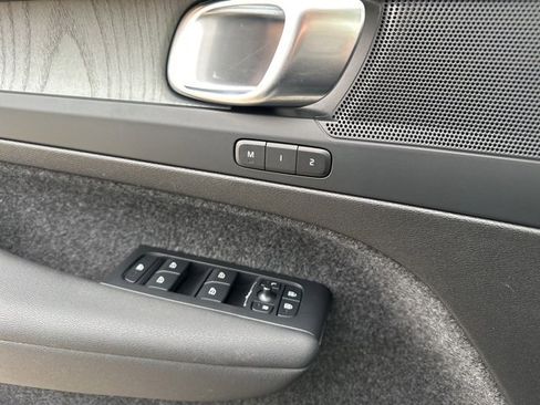 Certified 2025 Volvo XC40 B5 Core image 30