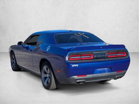 Used 2018 Dodge Challenger SXT image 7