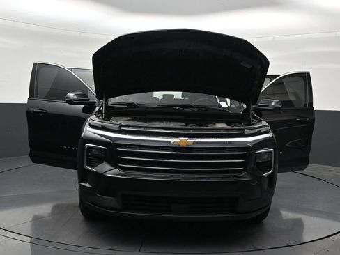 Used 2025 Chevrolet Traverse LT w/ Driver Confidence Package FWD image 38