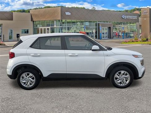 Certified 2023 Hyundai Venue SE w/ Cargo Package image 2