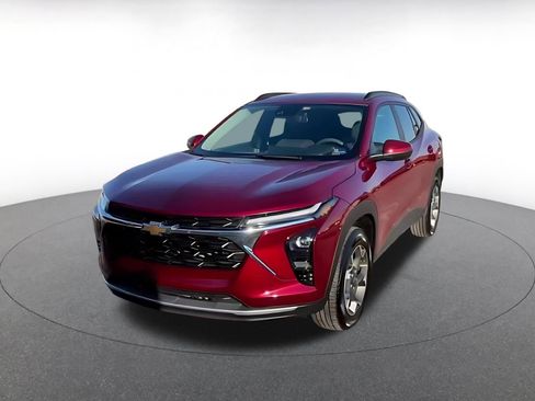 Used 2025 Chevrolet Trax LT image 7
