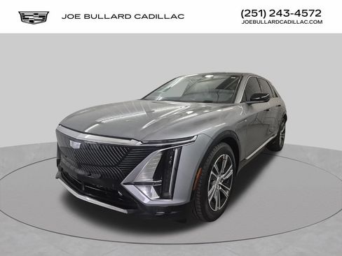 New 2026 Cadillac Lyriq Premium Luxury w/ LPO, Floor Liner Package AWD/4WD image 3