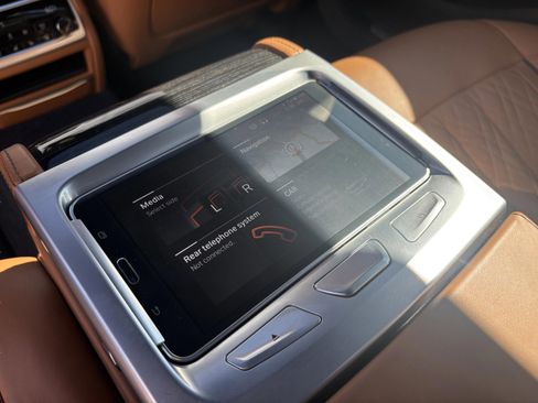 Used 2021 BMW 750i xDrive w/ Luxury Rear Seating Package image 30