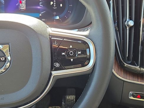 Used 2023 Volvo XC60 B6 Ultimate w/ Climate Package image 21