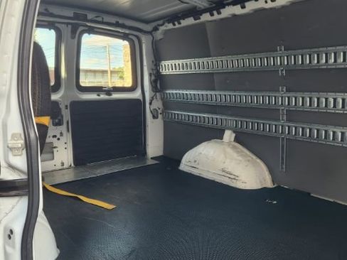 Used 2017 Chevrolet Express 2500 RWD image 8