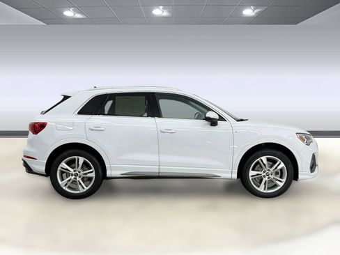 Used 2024 Audi Q3 2.0T Premium Plus w/ Premium Plus Package image 8