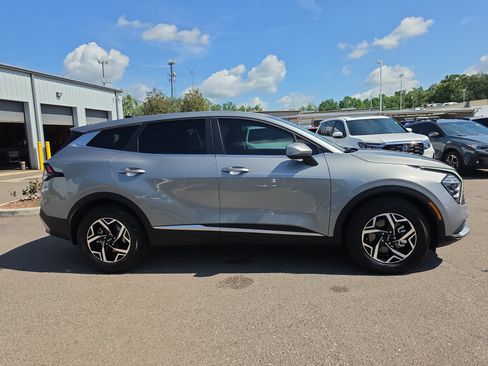 Certified 2025 Kia Sportage LX FWD image 9