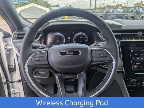 New 2025 Jeep Grand Cherokee Laredo w/ Luxury Tech Group I AWD/4WD image 14