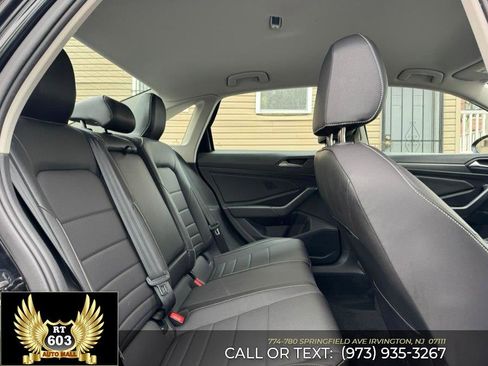 Used 2024 Volkswagen Jetta SE image 11