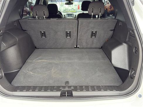 Used 2019 Chevrolet Equinox LT FWD image 17