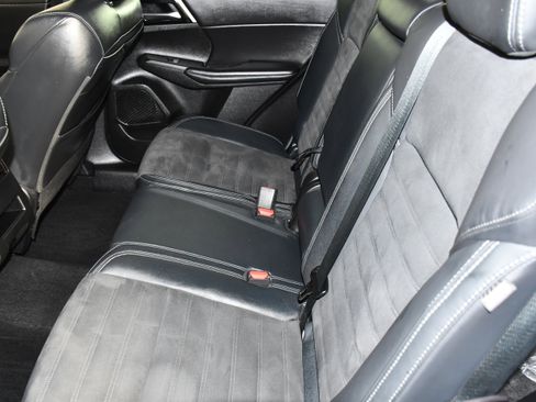 Used 2022 Mitsubishi Outlander SE image 48