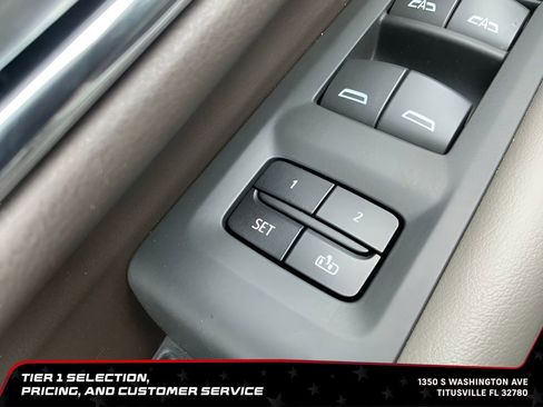 Used 2022 GMC Yukon XL SLT w/ SLT Luxury Package AWD/4WD image 21