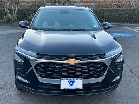 New 2026 Chevrolet Trax LS w/ LS Convenience Package FWD image 2