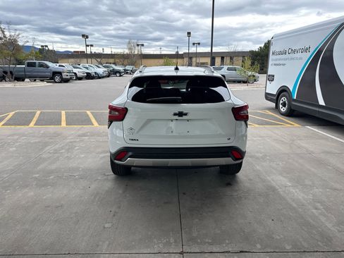 Used 2024 Chevrolet Trax LT w/ Driver Confidence Package image 5