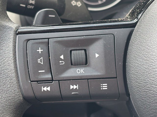 Used 2023 Nissan Rogue SV AWD/4WD image 9