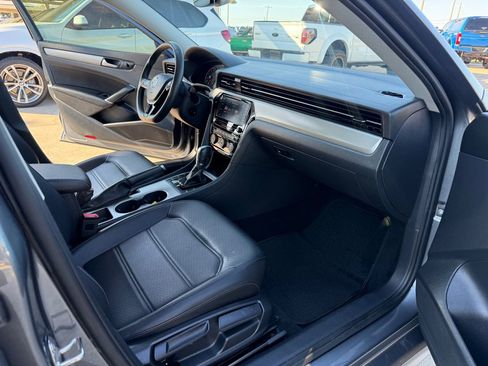 Used 2021 Volkswagen Passat 2.0T SE image 14