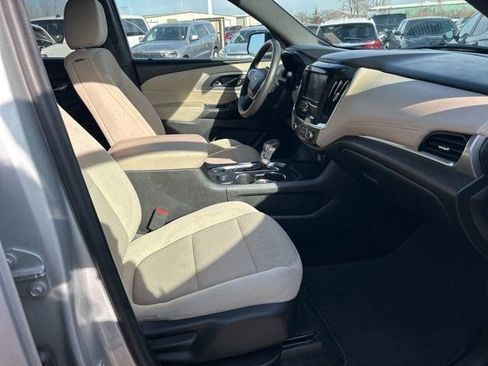 Used 2022 Chevrolet Traverse LS image 39
