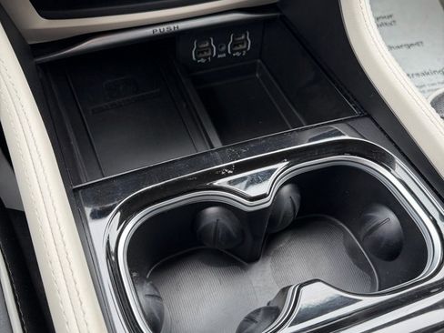 Used 2023 Chrysler Pacifica Limited image 17