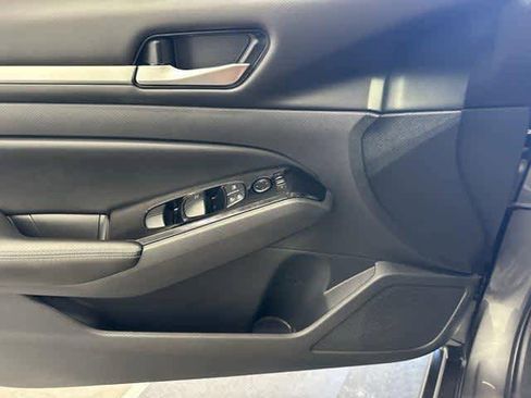 Used 2023 Nissan Altima 2.5 SV image 15