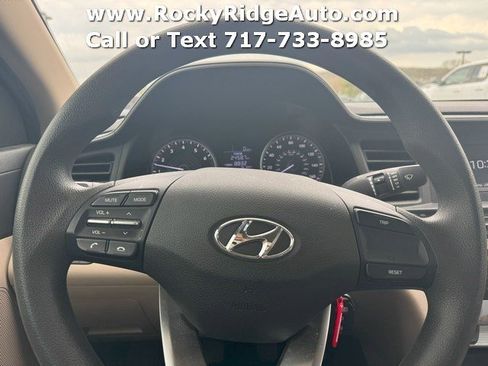 Used 2019 Hyundai Elantra SE image 11