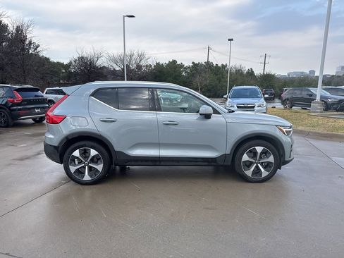 Certified 2025 Volvo XC40 B5 Plus image 4