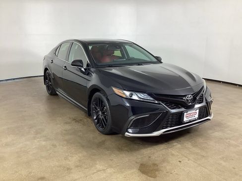 Used 2024 Toyota Camry XSE FWD image 3