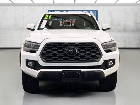 Used 2021 Toyota Tacoma TRD Off-Road w/ TRD Premium Off Road Package AWD/4WD image 2
