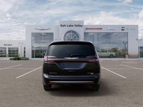 New 2026 Chrysler Pacifica Limited w/ Trailer Tow Group AWD/4WD image 7