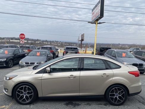 Used 2017 Ford Focus SE image 8