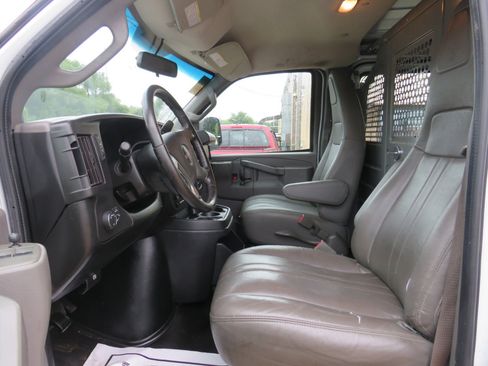Used 2019 GMC Savana 2500 w/ Driver Convenience Package image 21