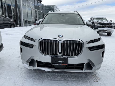 Used 2024 BMW X7 xDrive40i w/ Executive Package image 3