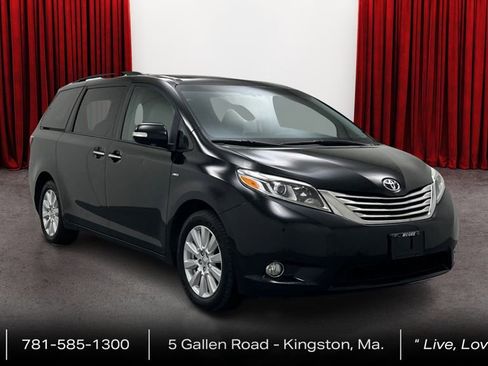 Used 2017 Toyota Sienna Limited image 3
