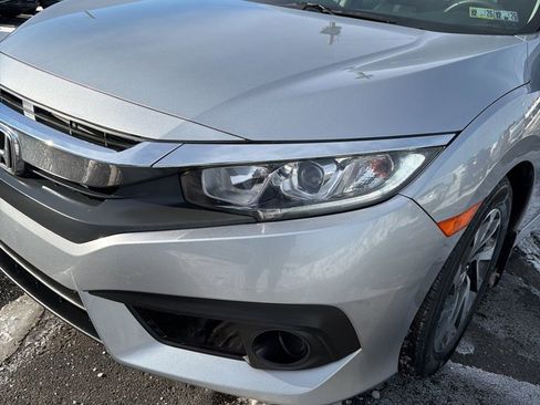 Used 2017 Honda Civic EX image 9