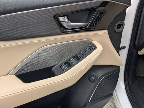 Used 2023 Acura MDX SH-AWD w/ Advance Package image 11