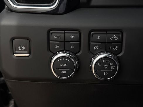 Used 2024 GMC Sierra 3500 Denali Ultimate AWD/4WD image 23