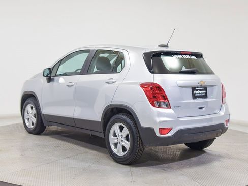 Used 2021 Chevrolet Trax LS image 9
