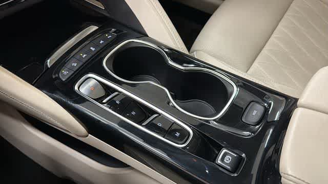Used 2023 Buick Envision Avenir AWD/4WD image 23