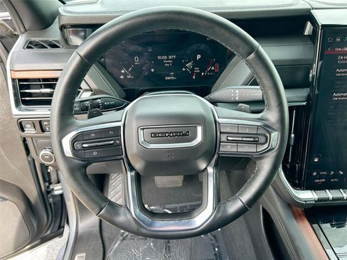 Used 2025 GMC Yukon Denali RWD image 11