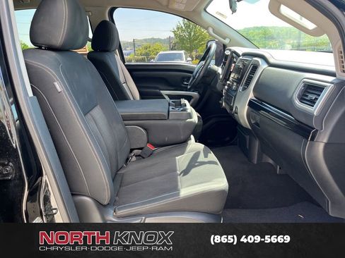 Used 2018 Nissan Titan SV AWD/4WD image 23