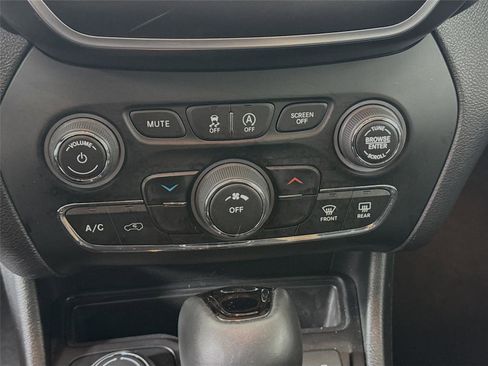 Used 2020 Jeep Cherokee Altitude image 16