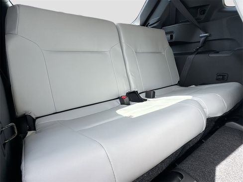 New 2025 Mitsubishi Outlander SE image 29