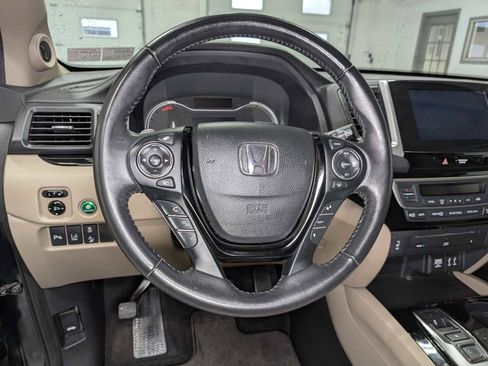 Used 2016 Honda Pilot Touring image 39
