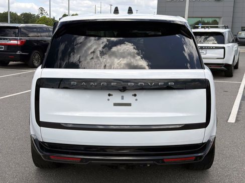 Used 2025 Land Rover Range Rover Long Wheelbase SE AWD/4WD image 4