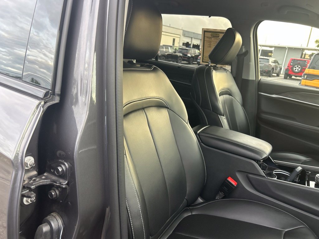 Certified 2023 Jeep Grand Cherokee L Limited w/ Luxury Tech Group II AWD/4WD image 22