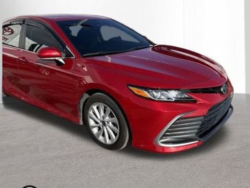 Used 2023 Toyota Camry LE image 5