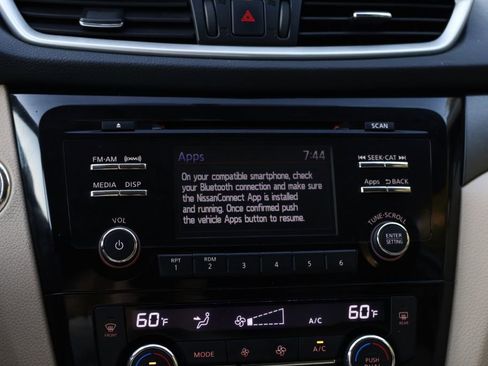 Used 2014 Nissan Rogue SV AWD/4WD image 35