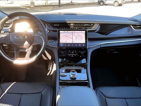 Used 2023 Jeep Grand Cherokee 4WD 4xe w/ Luxury Tech Group II image 5