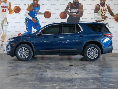 Used 2023 Chevrolet Traverse LT image 16